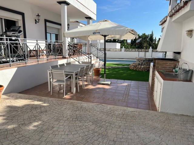 Villa avec 5 Chambres  à Marbella