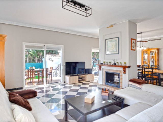 5 Bedrooms Villa in Marbella