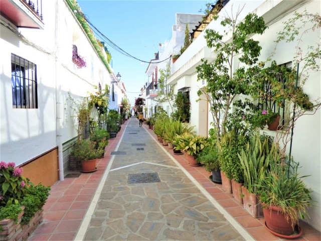 3 Bedrooms Townhouse in Marbella
