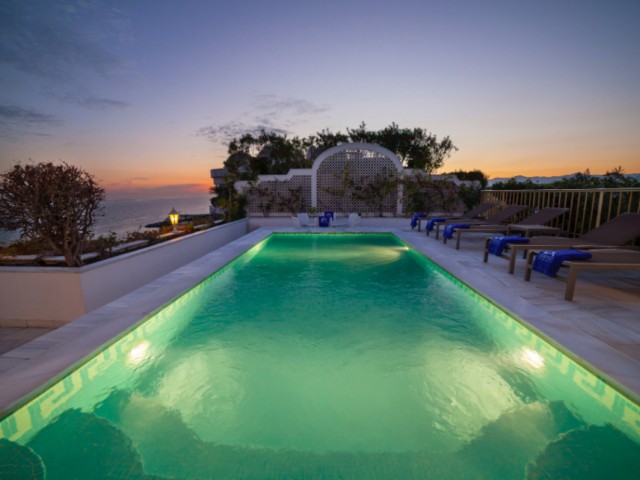 Kattohuoneisto Puerto Banús