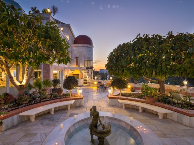 Kattohuoneisto Puerto Banús