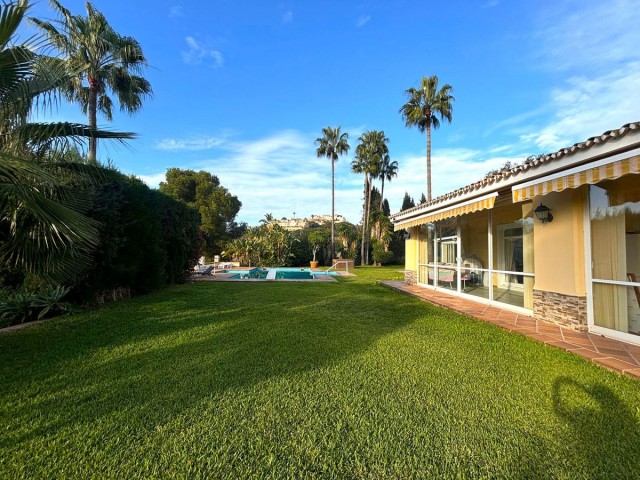 6 Sovrums Villa i Elviria