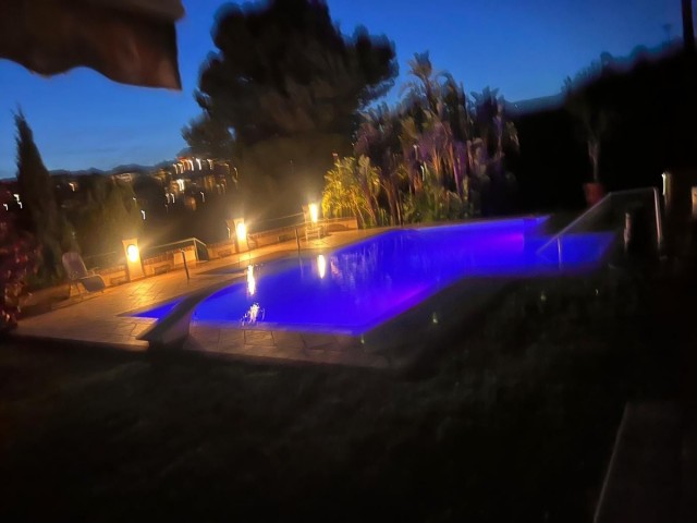 6 Sovrums Villa i Elviria
