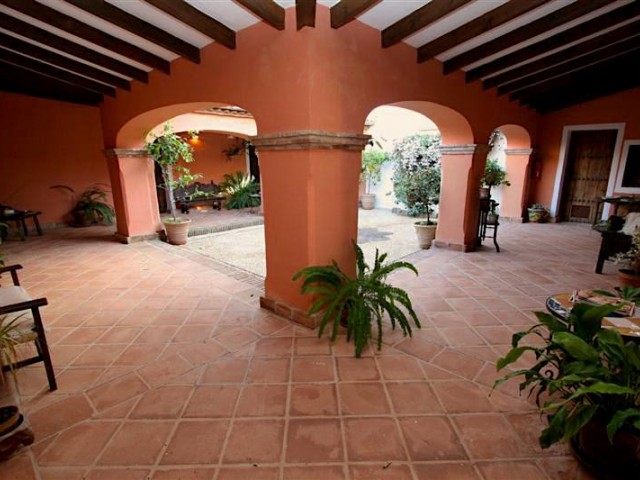 Villa con 10 Dormitorios  en Mijas Costa