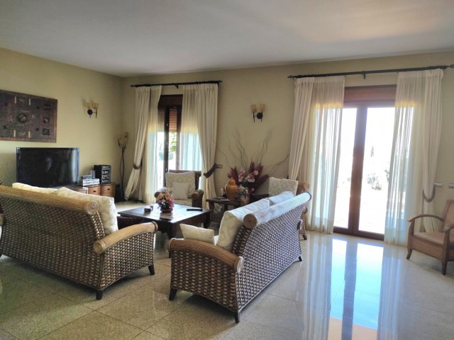 4 Schlafzimmer Villa in Sierrezuela