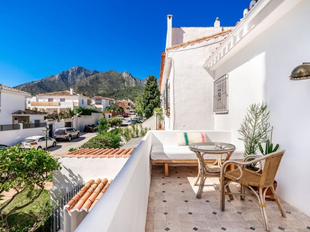 Adosado con 2 Dormitorios  en Marbella