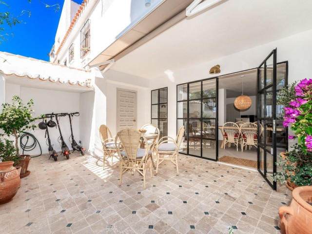 Adosado con 2 Dormitorios  en Marbella