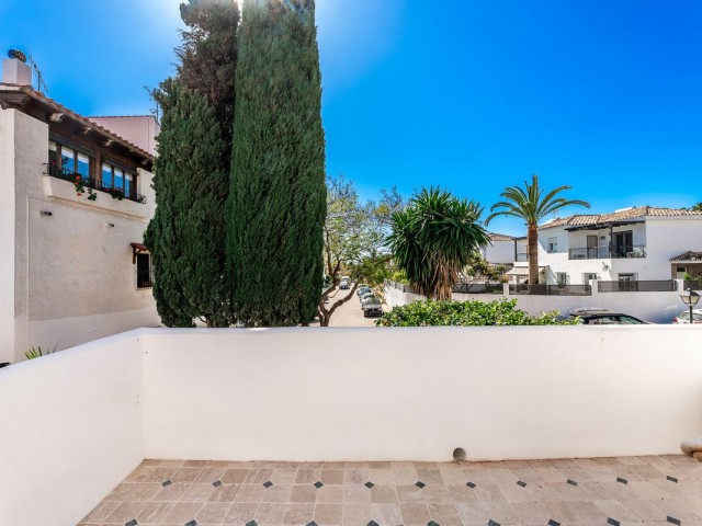 Adosado con 2 Dormitorios  en Marbella
