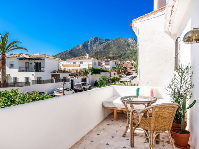 Adosado con 2 Dormitorios  en Marbella