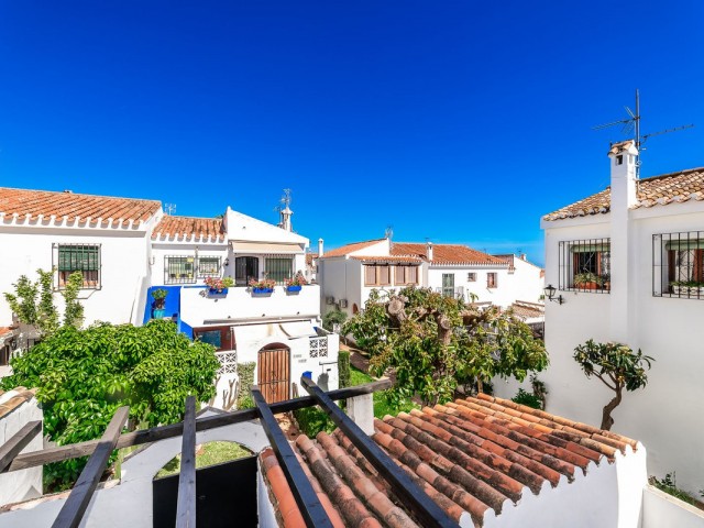 Adosado con 2 Dormitorios  en Marbella