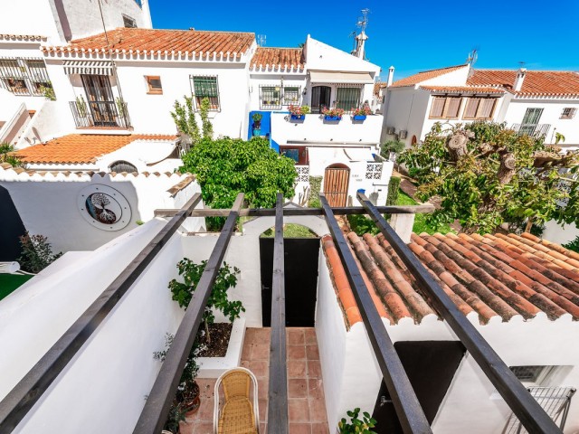 Adosado con 2 Dormitorios  en Marbella