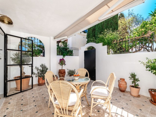 Adosado con 2 Dormitorios  en Marbella