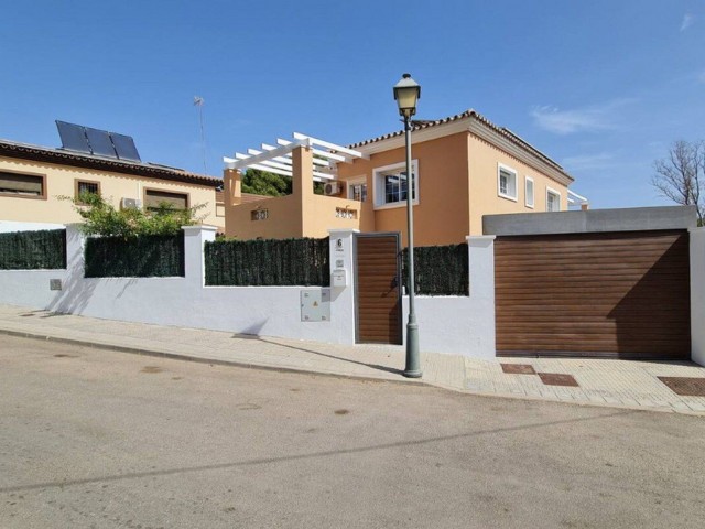 5 Bedrooms Villa in Torremolinos
