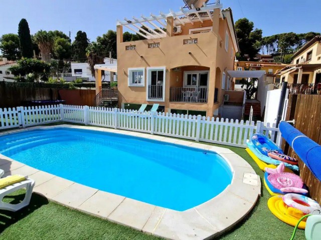 5 Bedrooms Villa in Torremolinos
