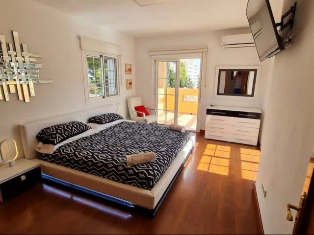 5 Bedrooms Villa in Torremolinos