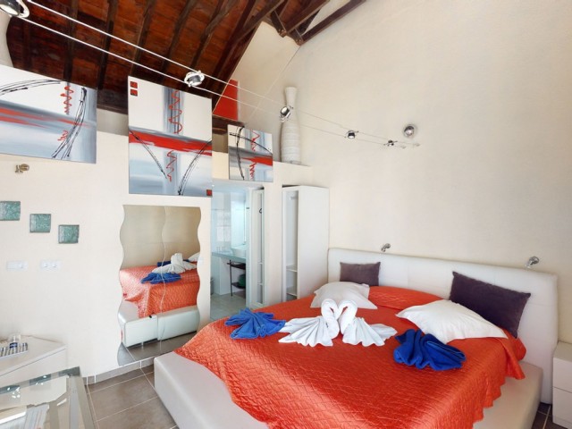 20 Bedrooms Villa in Arenas