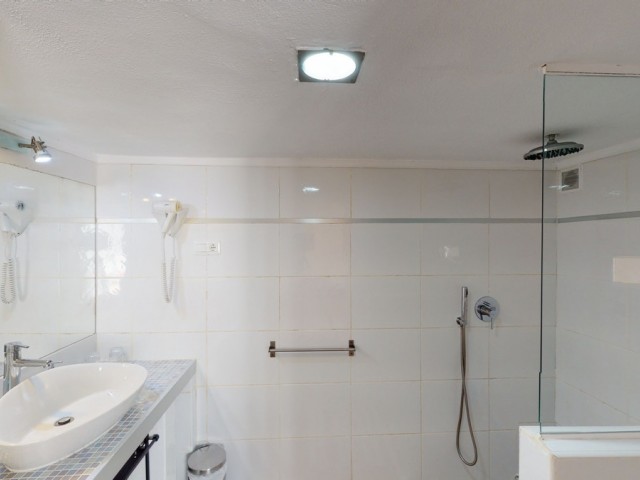 20 Bedrooms Villa in Arenas
