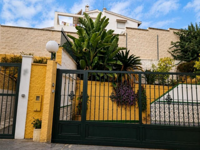 Maison mitoyenne avec 4 Chambres  à Las Lagunas