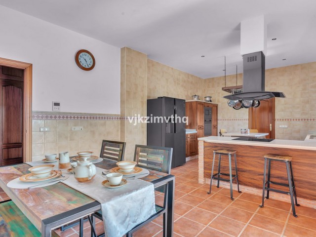 5 Makuuhuoneen Huvila Benahavís