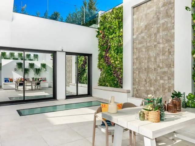 5 Bedrooms Villa in The Golden Mile