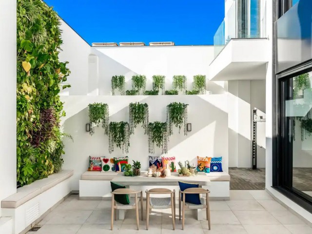 5 Bedrooms Villa in The Golden Mile