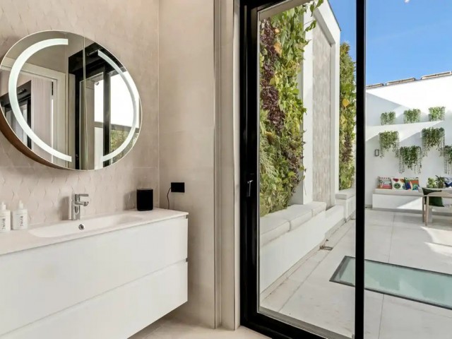 5 Bedrooms Villa in The Golden Mile