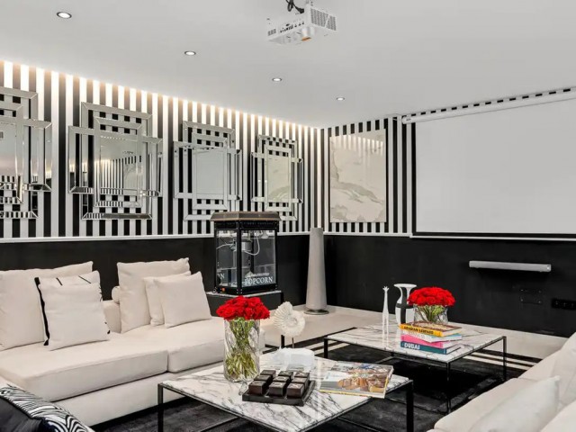 5 Bedrooms Villa in The Golden Mile