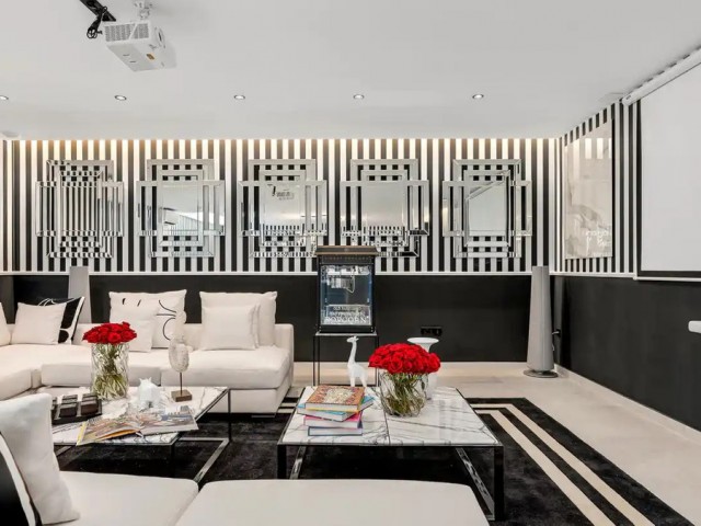 5 Bedrooms Villa in The Golden Mile