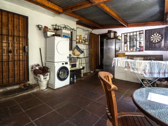 Commercial in Casares