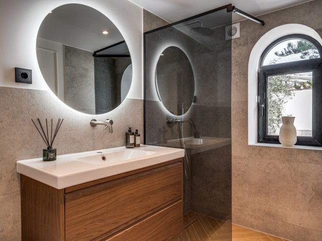 Maison mitoyenne avec 4 Chambres  à Nueva Andalucía