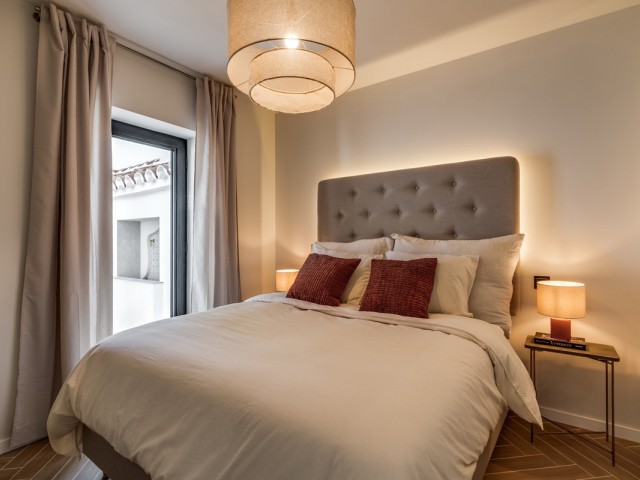 Maison mitoyenne avec 4 Chambres  à Nueva Andalucía