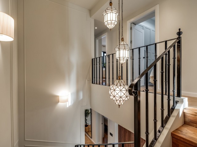 Maison mitoyenne avec 4 Chambres  à Nueva Andalucía