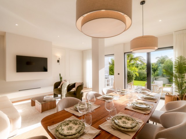 4 Bedrooms Townhouse in Nueva Andalucía