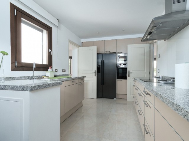 4 Slaapkamer Rijtjeshuis in Benahavís