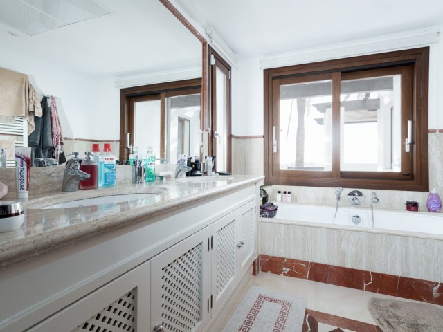 4 Slaapkamer Rijtjeshuis in Benahavís