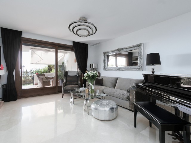 4 Bedrooms Townhouse in Benahavís