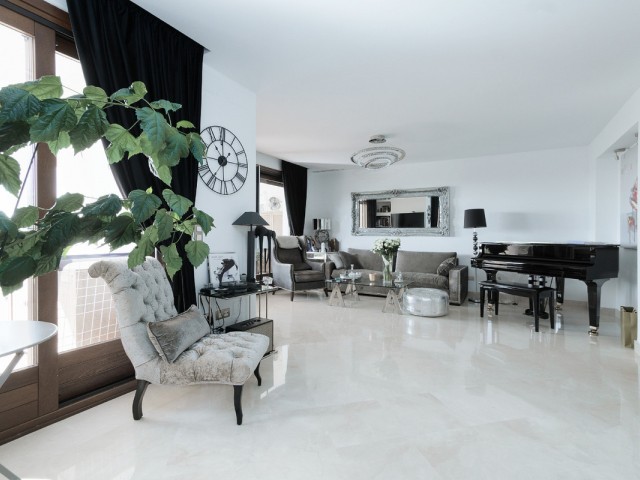 4 Bedrooms Townhouse in Benahavís
