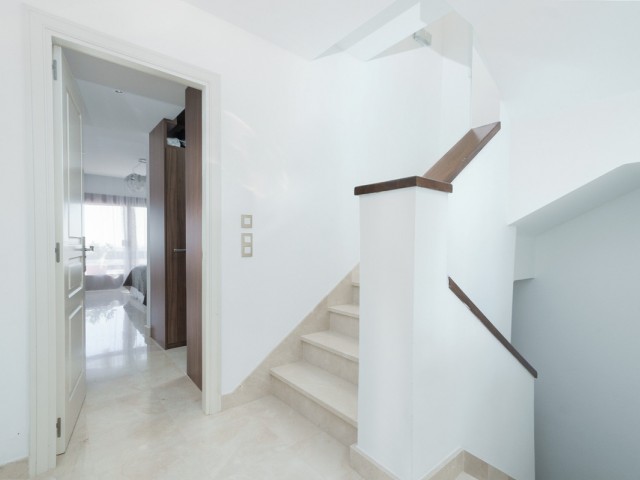 4 Bedrooms Townhouse in Benahavís