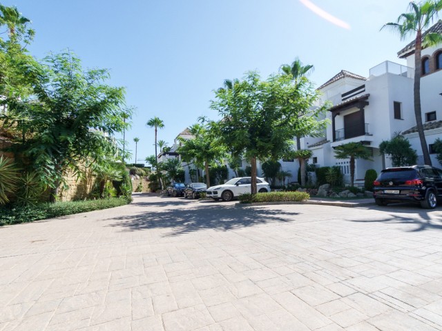 4 Bedrooms Townhouse in Benahavís