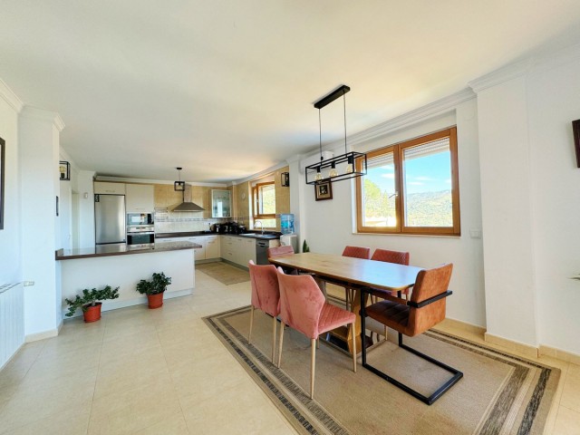 8 Sovrums Villa i Elviria