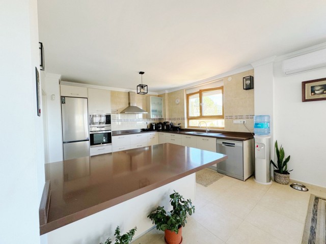 8 Sovrums Villa i Elviria