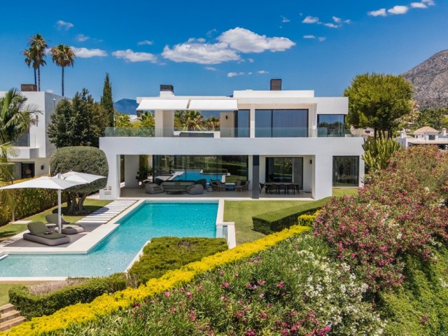 Villa avec 5 Chambres  à The Golden Mile