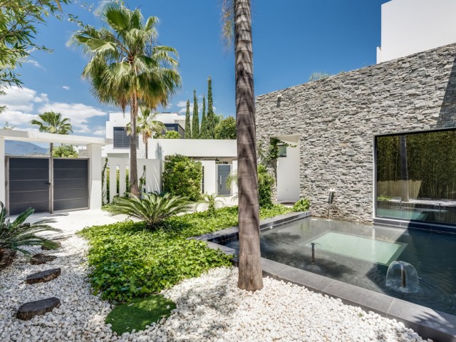 Villa avec 5 Chambres  à The Golden Mile