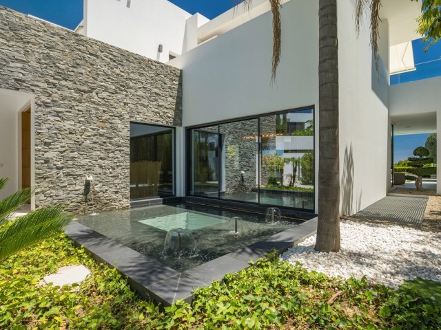Villa avec 5 Chambres  à The Golden Mile