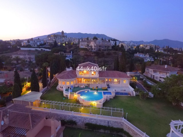 Villa avec 8 Chambres  à Mijas Golf