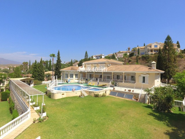 Villa avec 8 Chambres  à Mijas Golf