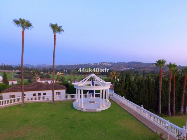 Villa avec 8 Chambres  à Mijas Golf