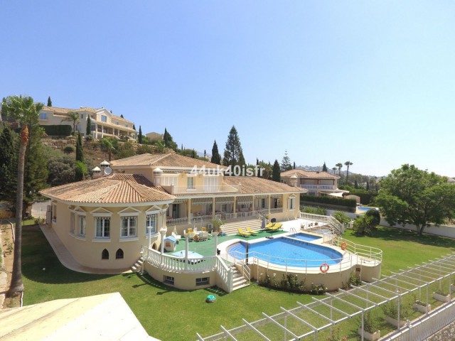 Villa avec 8 Chambres  à Mijas Golf