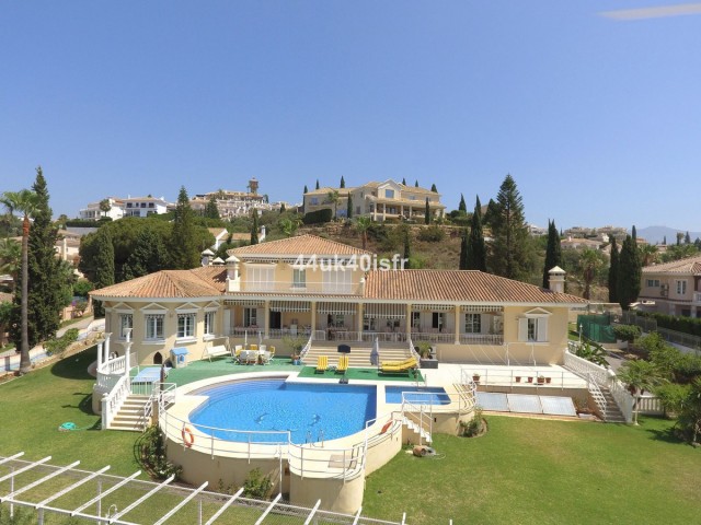 Villa avec 8 Chambres  à Mijas Golf