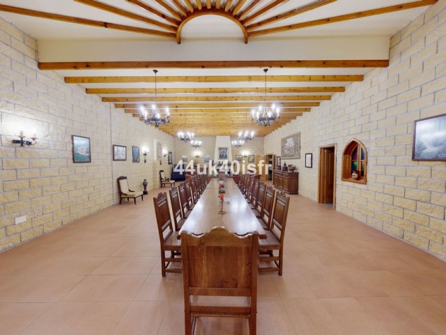 Villa avec 8 Chambres  à Mijas Golf